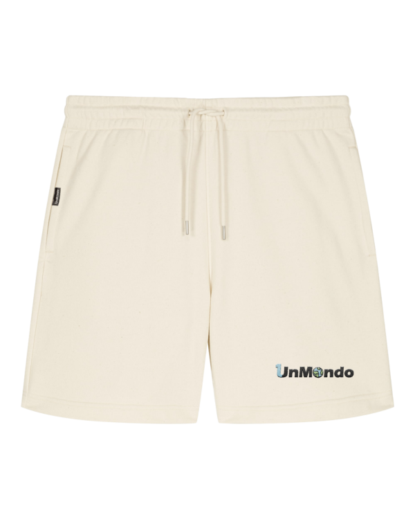 Weiße Shorts mit dem UnMondo Logo an der Seite.